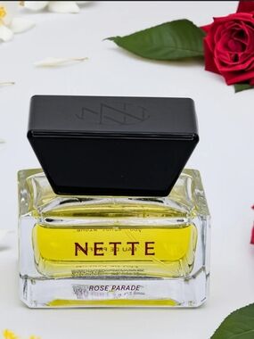 NETTE Rose Parade FULL SIZED, DISCONTINUED Barely Used Nette NYC